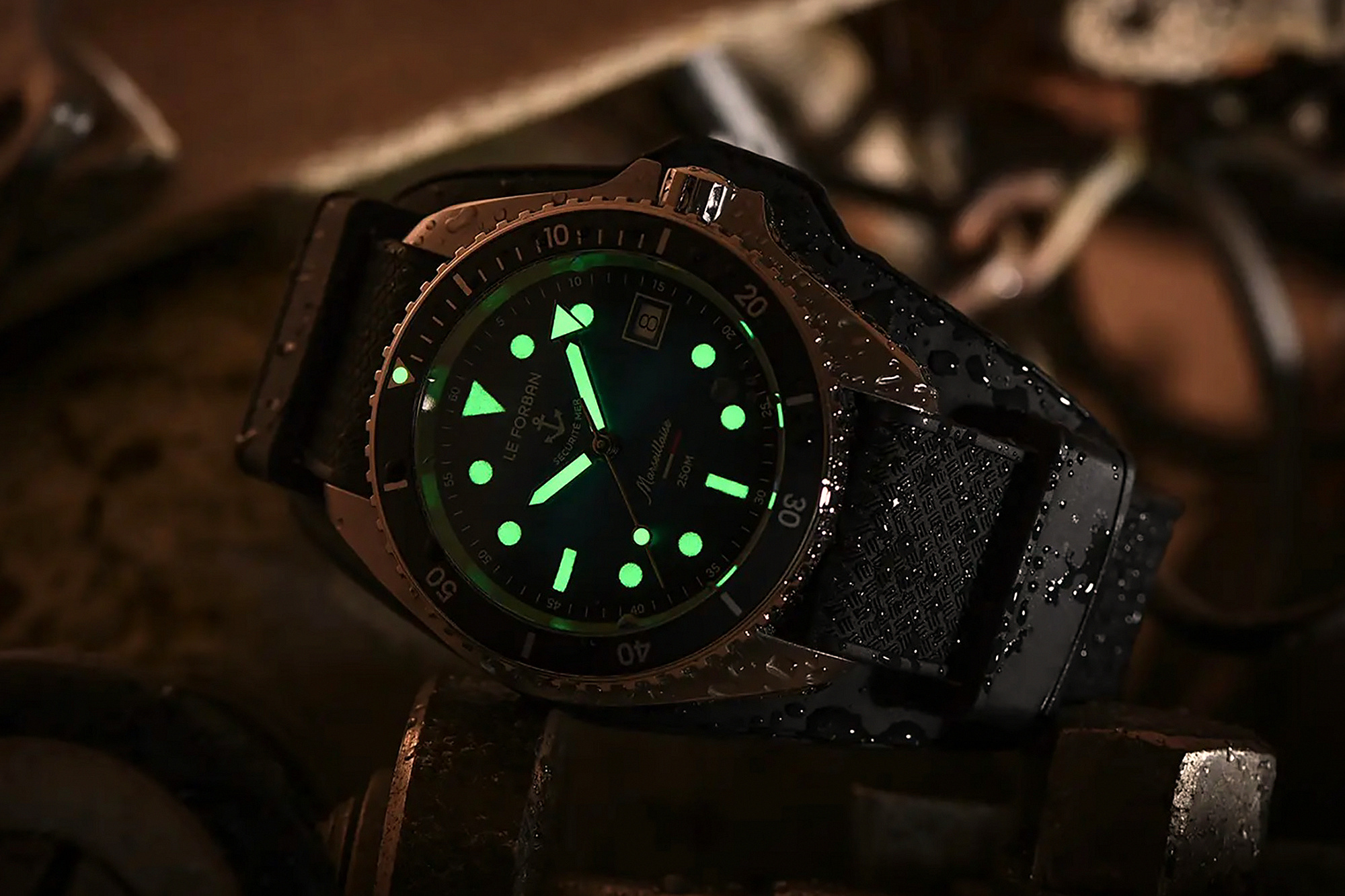 стальной браслет