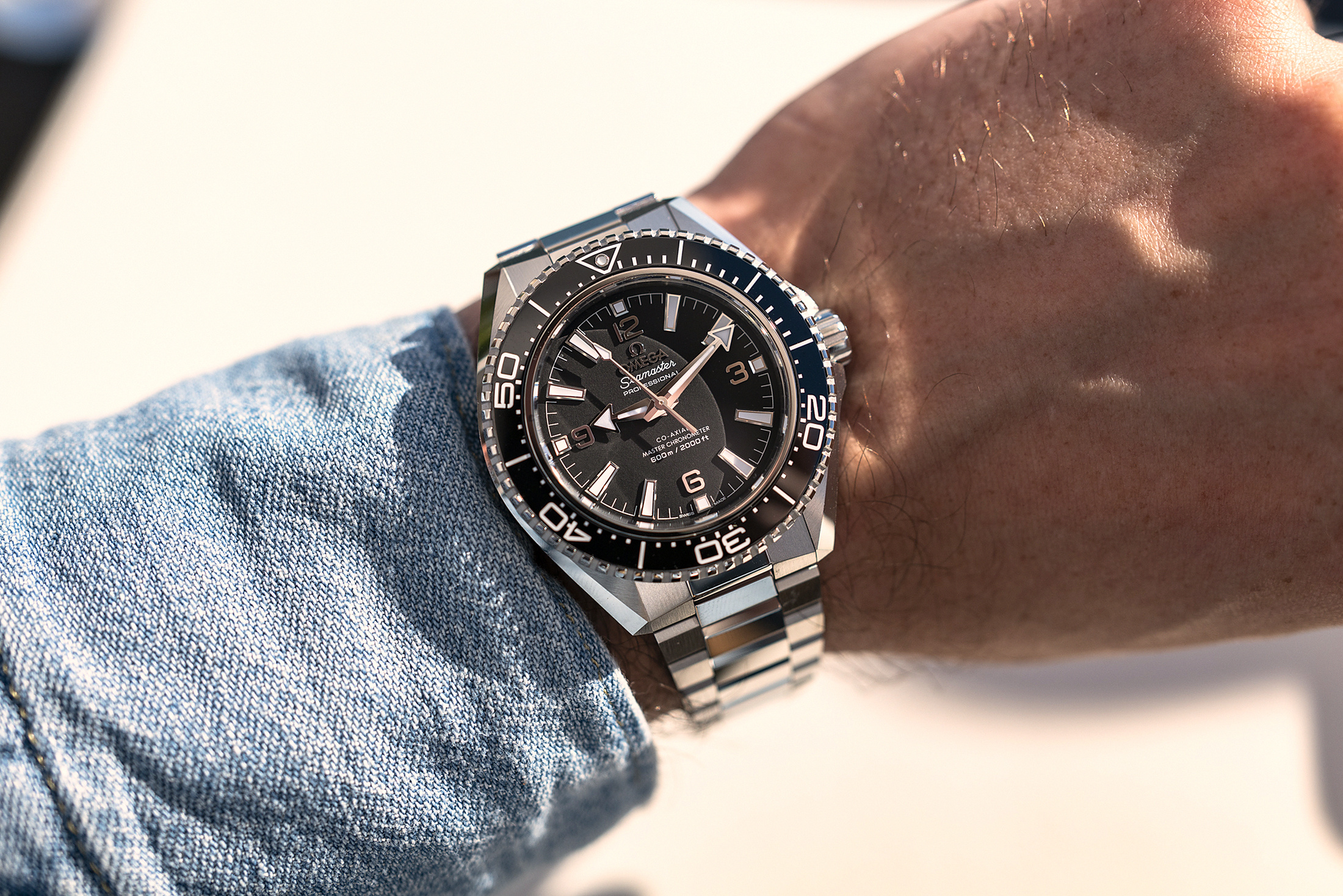 Omega Planet Ocean 2025 крупным планом