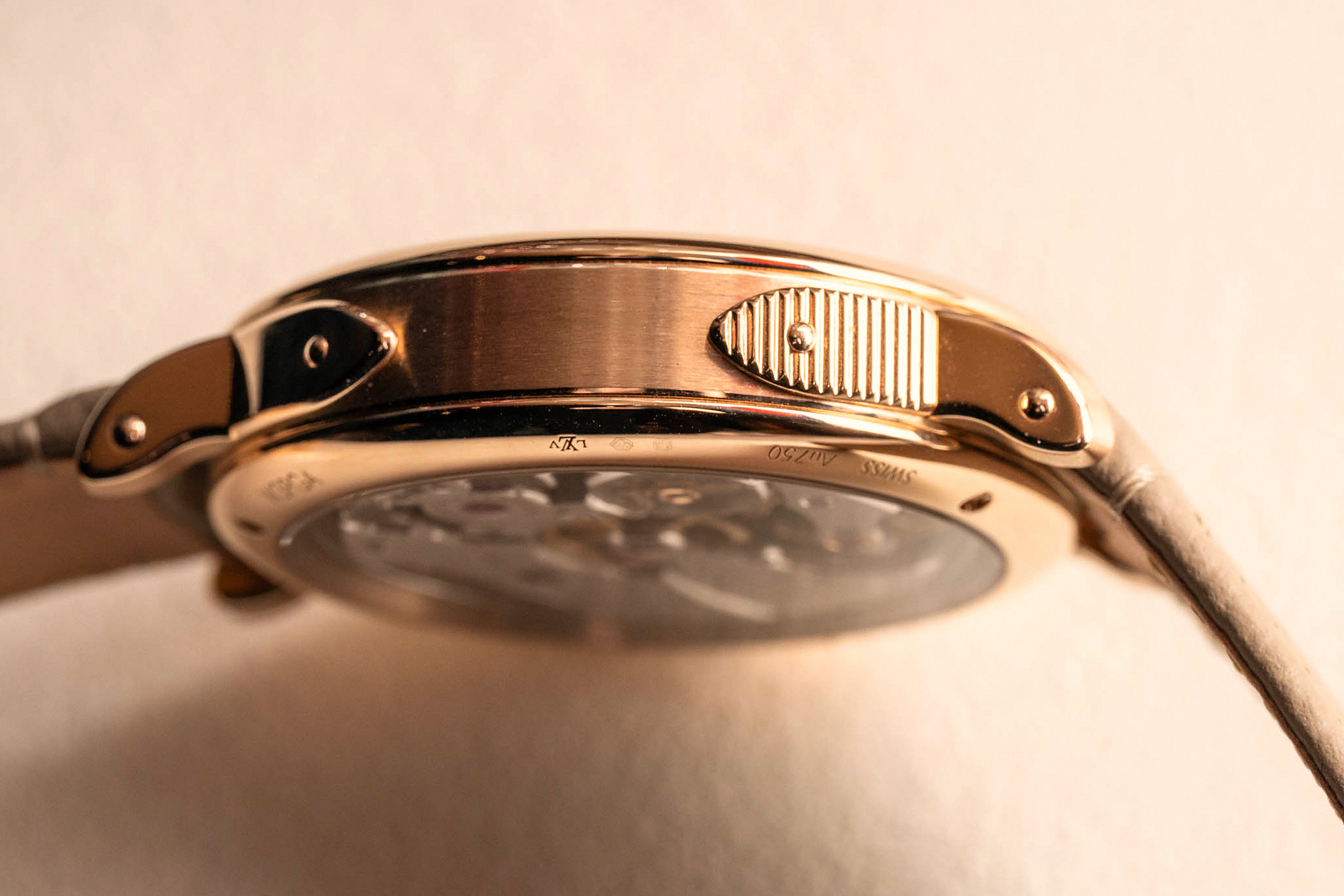 Скрытый слайдер Escale Minute Repeater