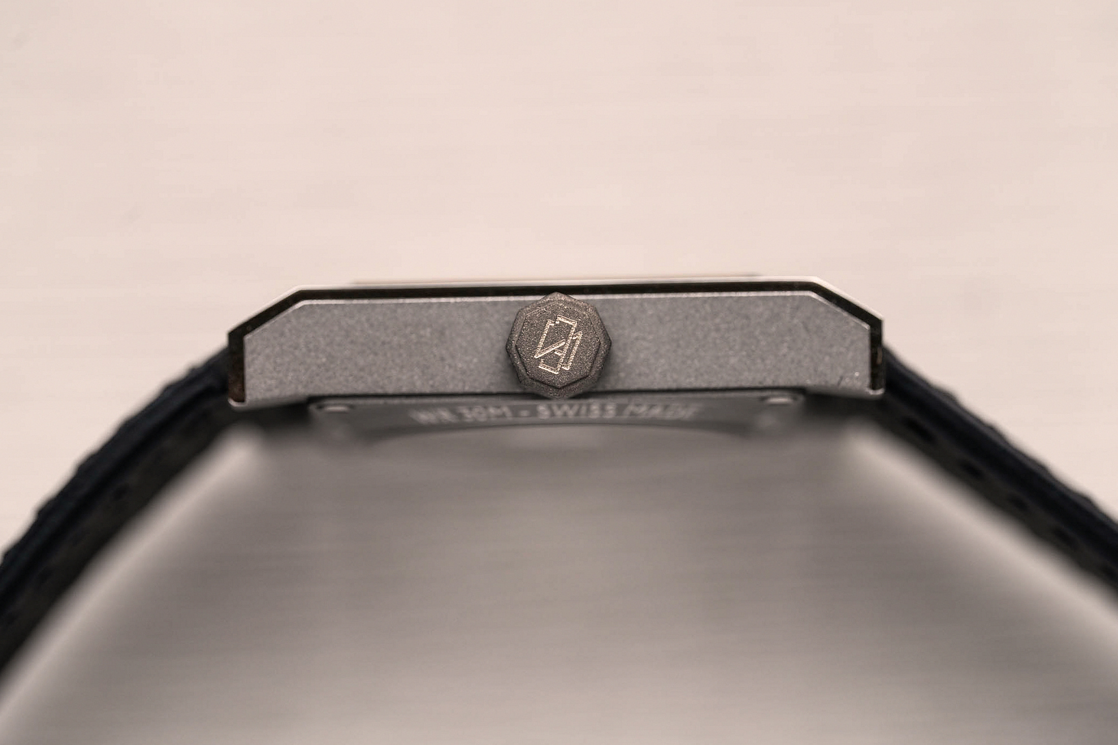 Боковая сторона корпуса EchoNeutra Rivanera Piccolo