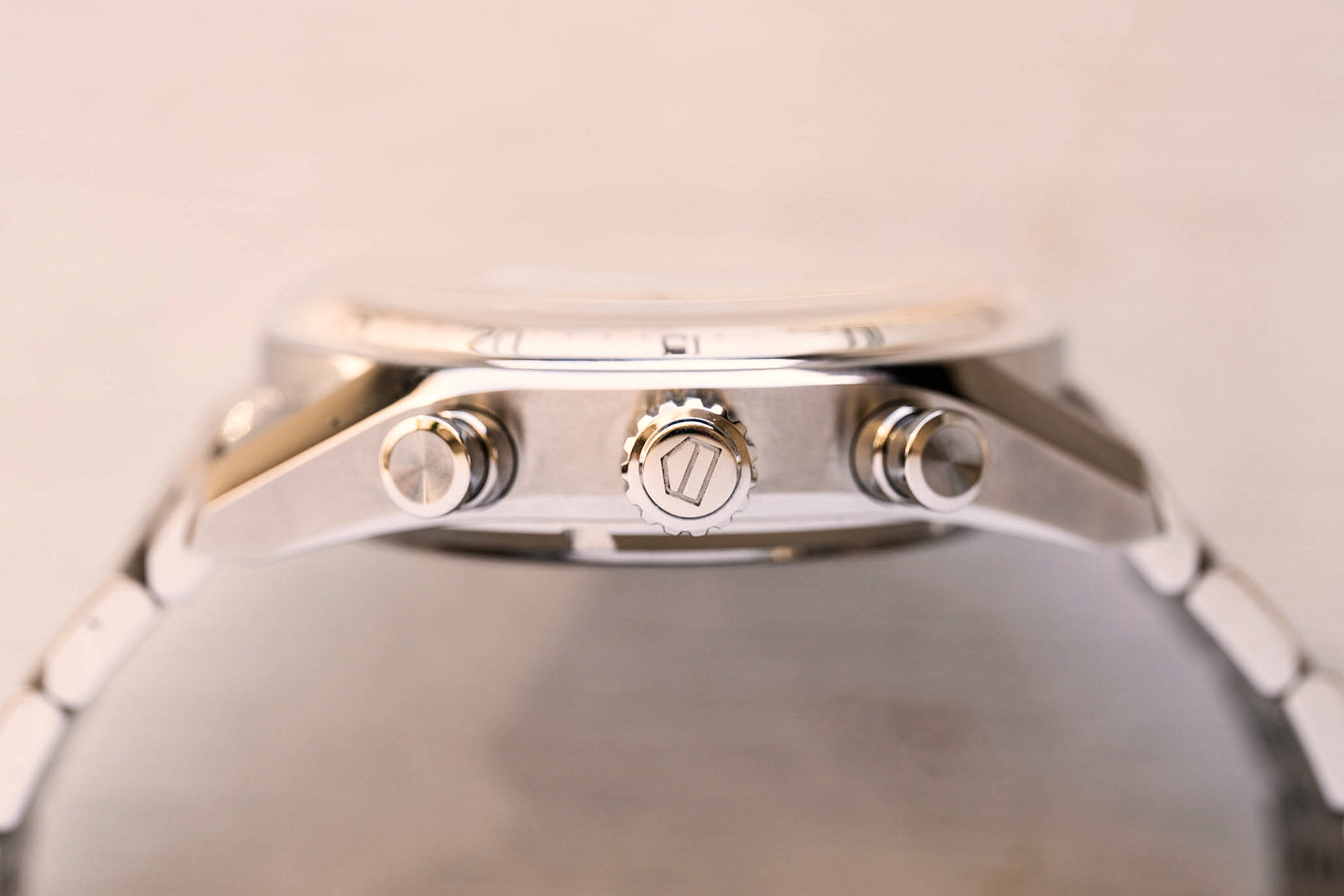 Боковой вид корпуса TAG Heuer Seafarer