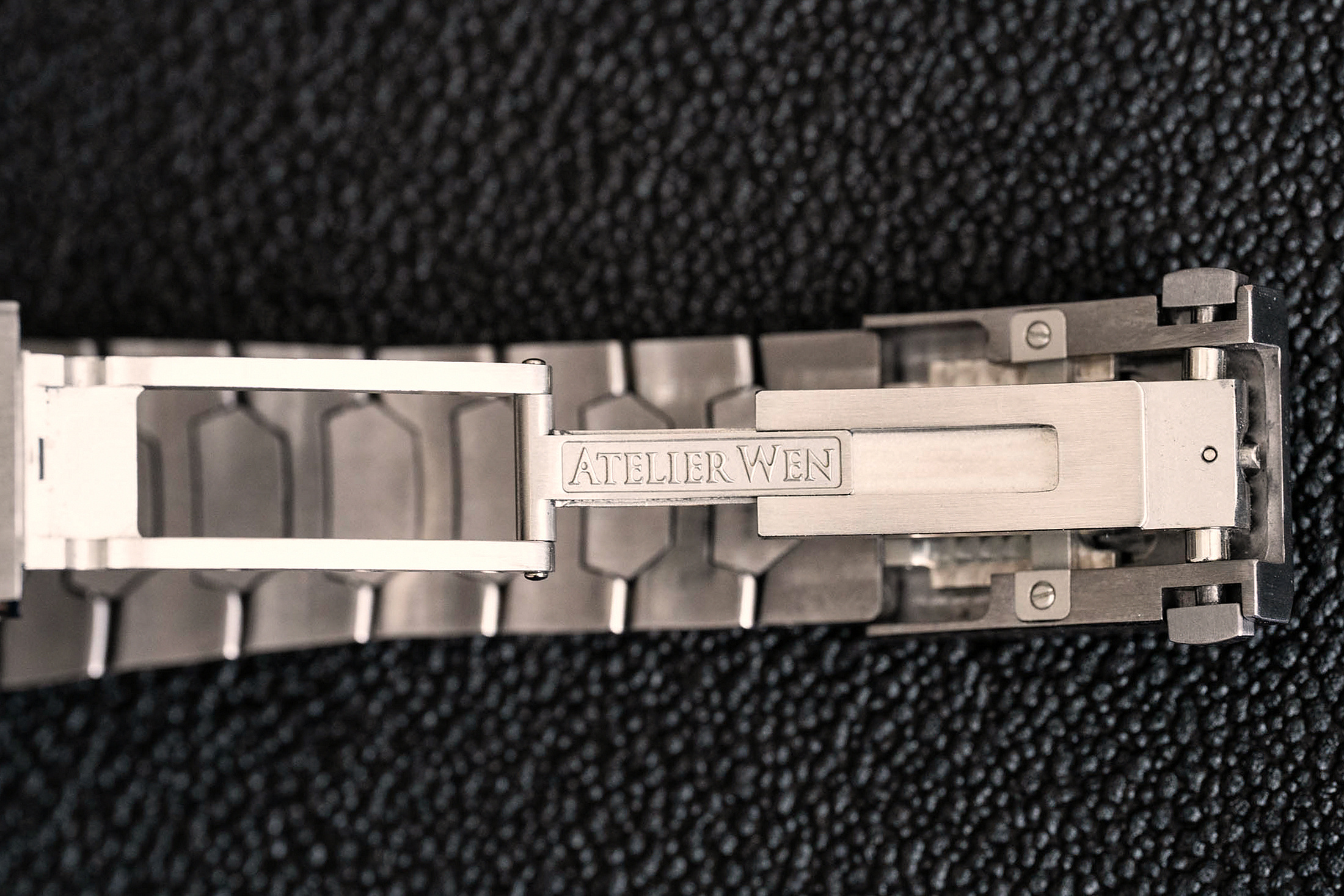 Внутренняя часть застежки Atelier Wen Inflection