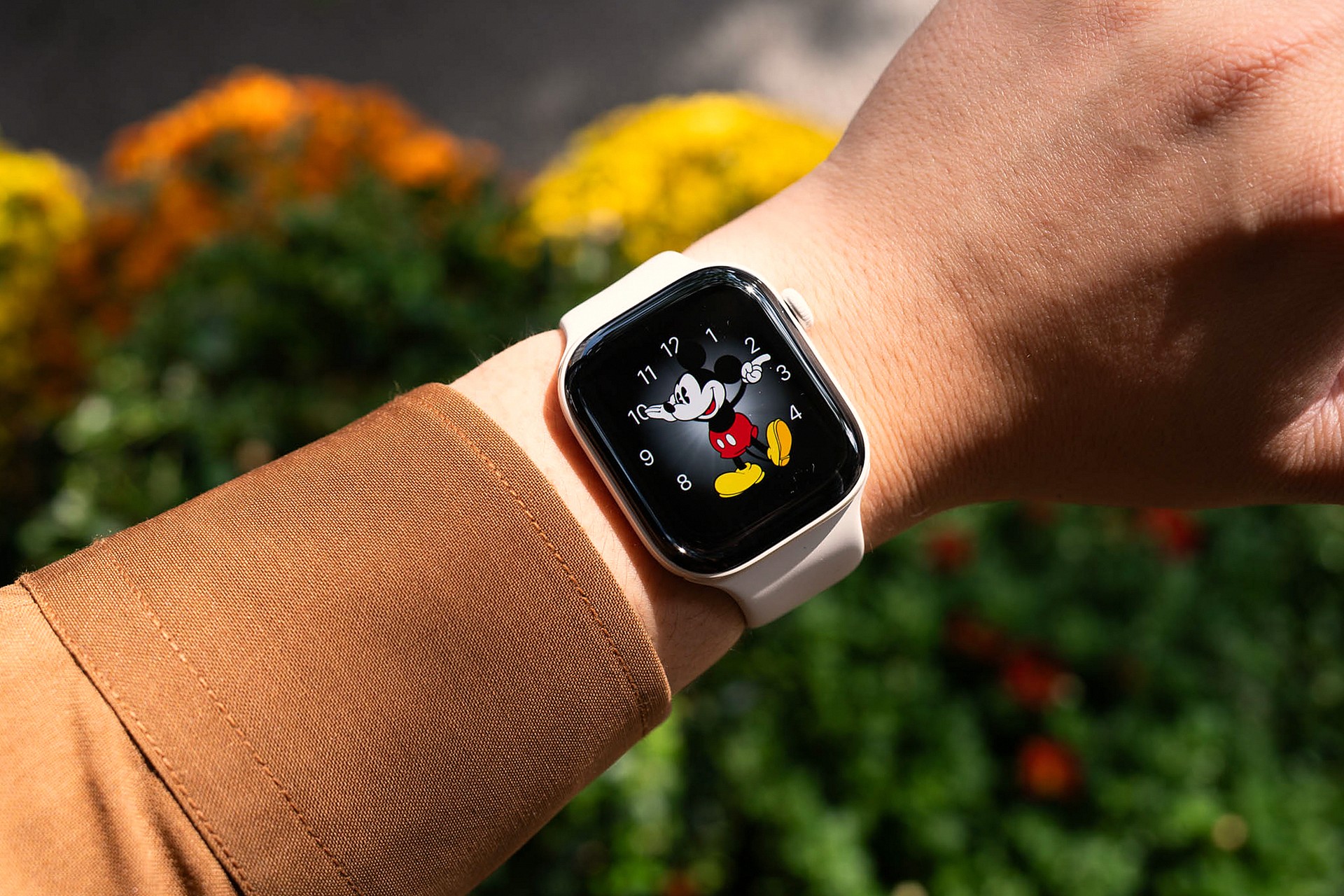 Series 12 White Ceramic Wristshot