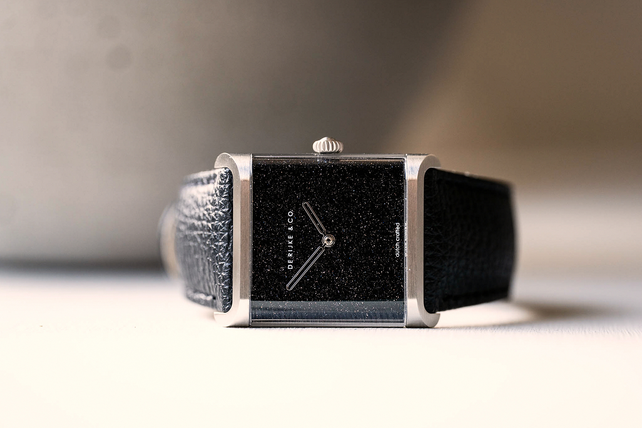 Боковой снимок часов De Rijke Capri