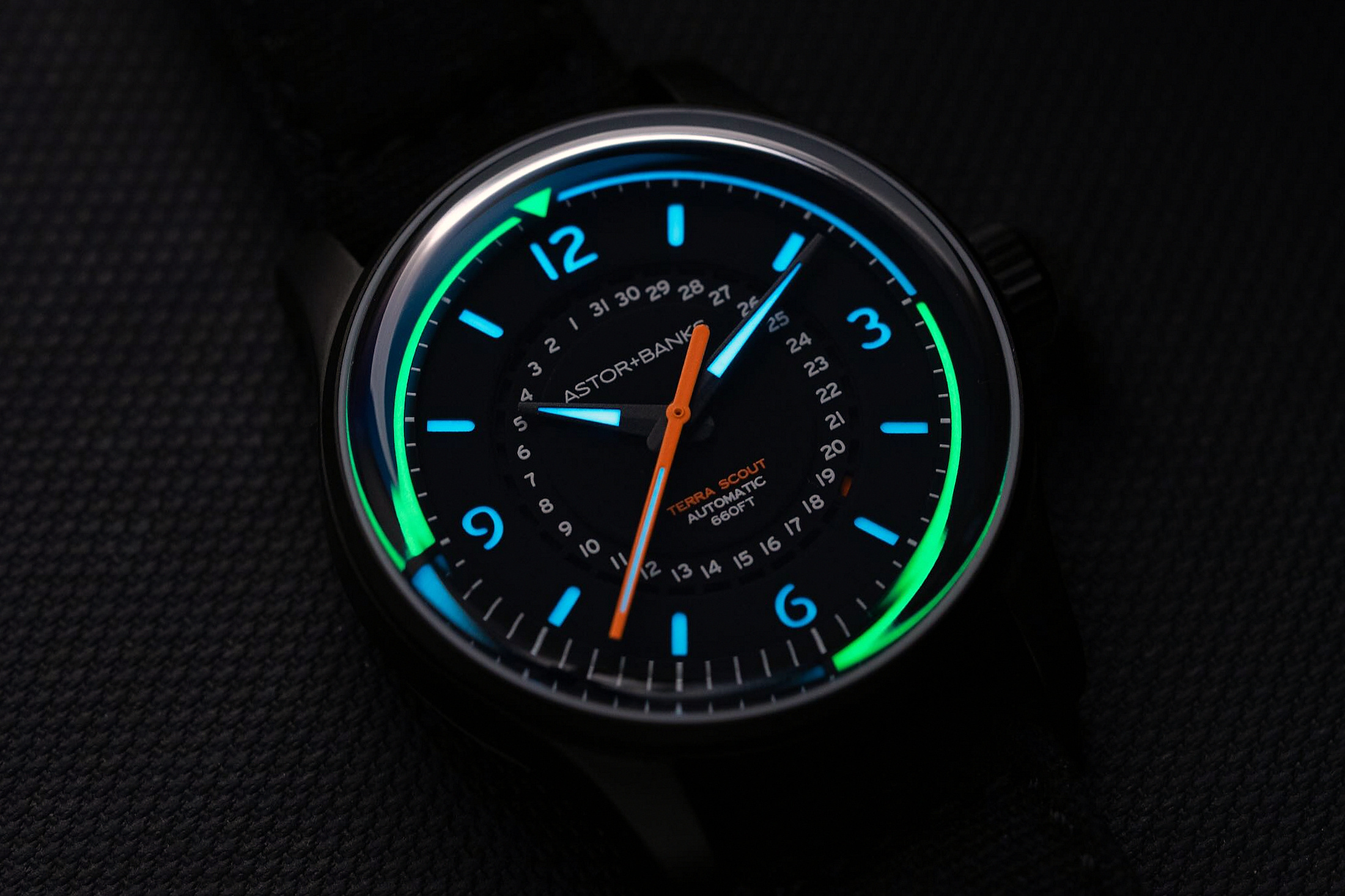 Черный циферблат Terra Scout с подсветкой