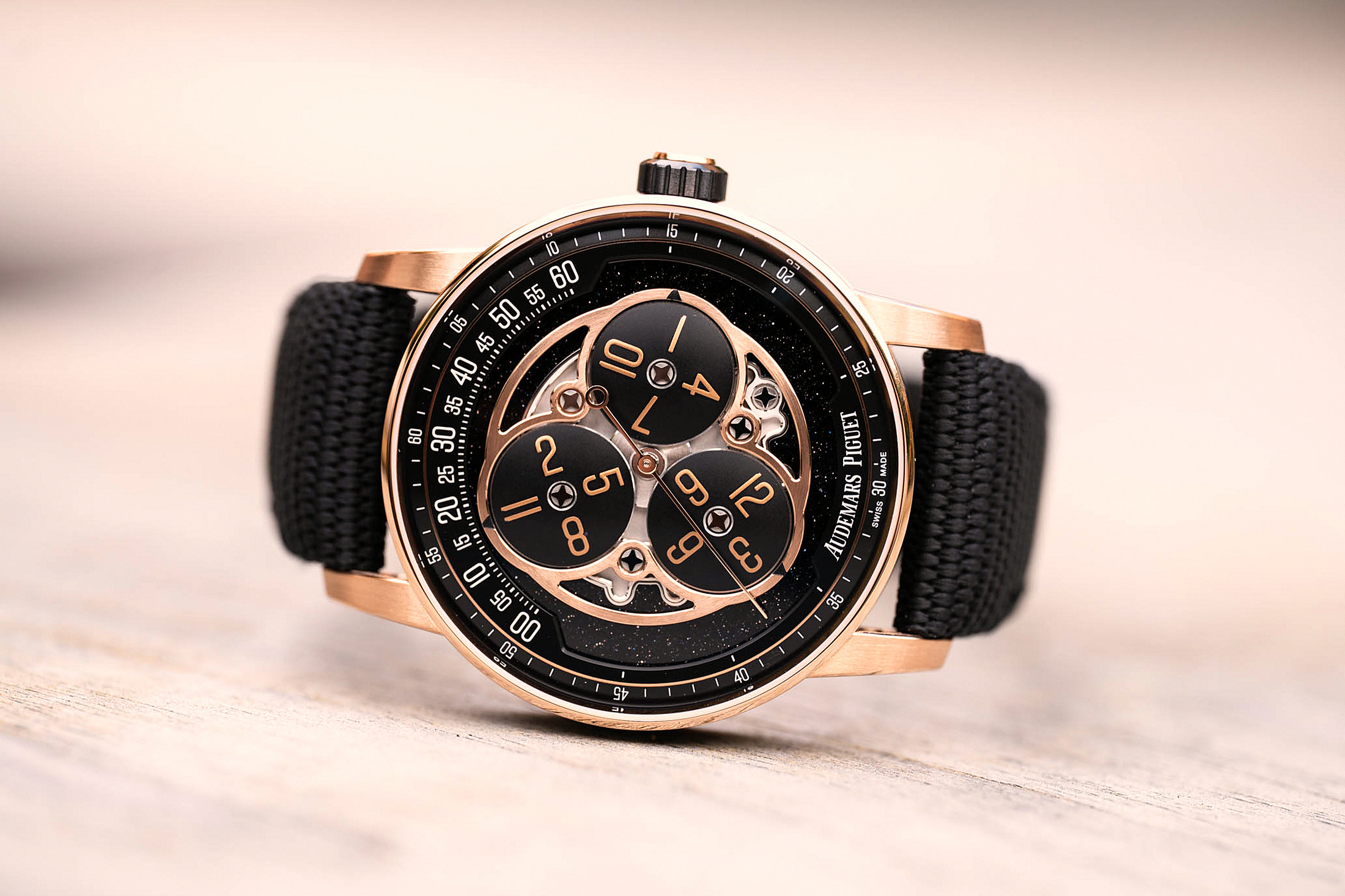 Боковой вид Code 11.59 Starwheel Rose Gold