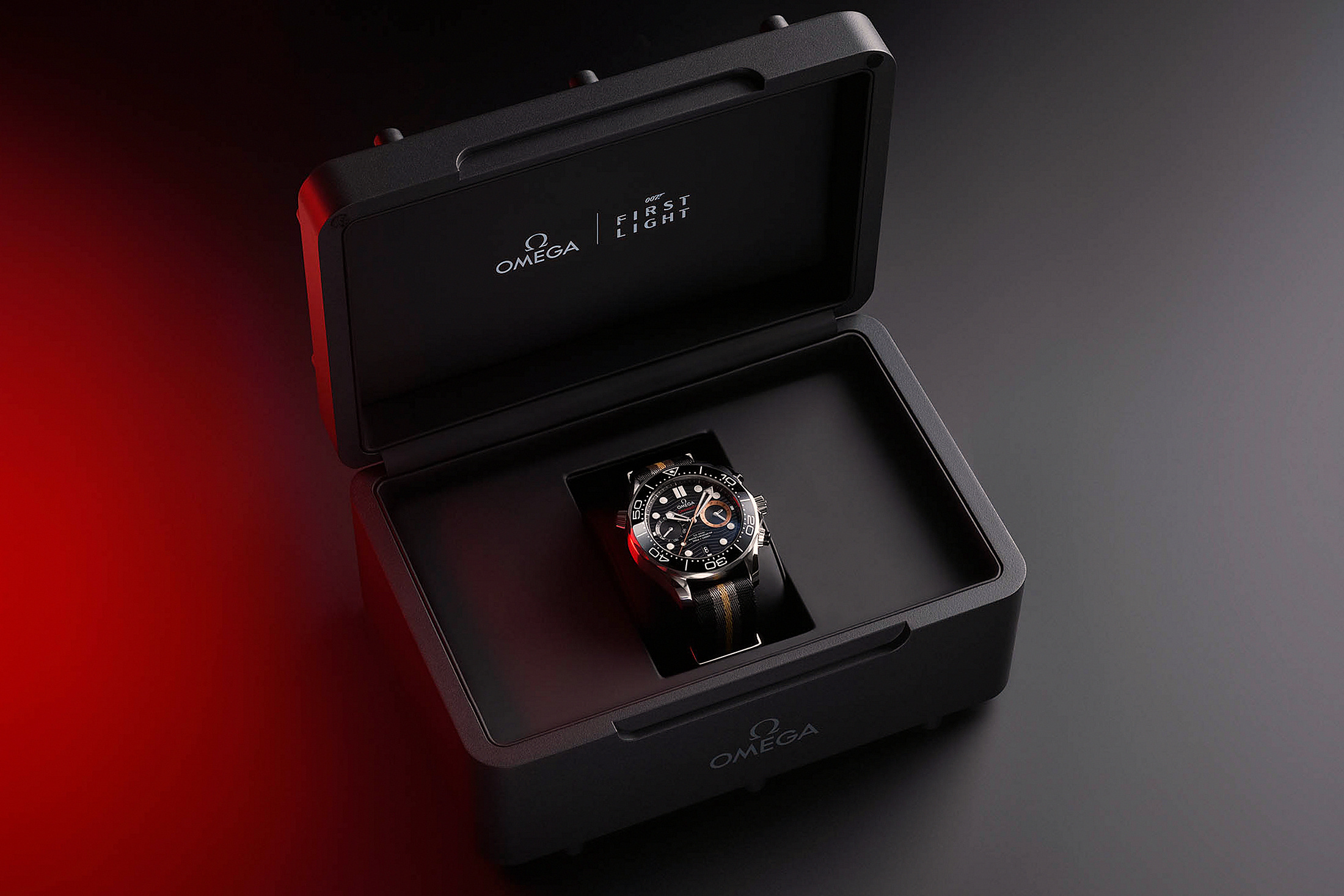Вид на коробку Seamaster Chronograph 007 First Light