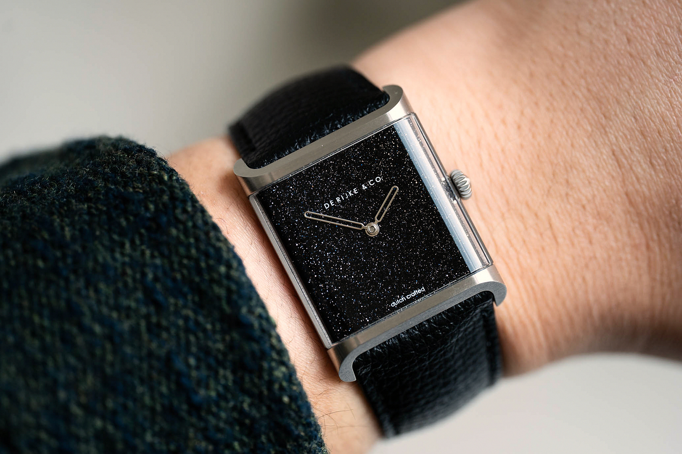 Часы De Rijke Capri на запястье