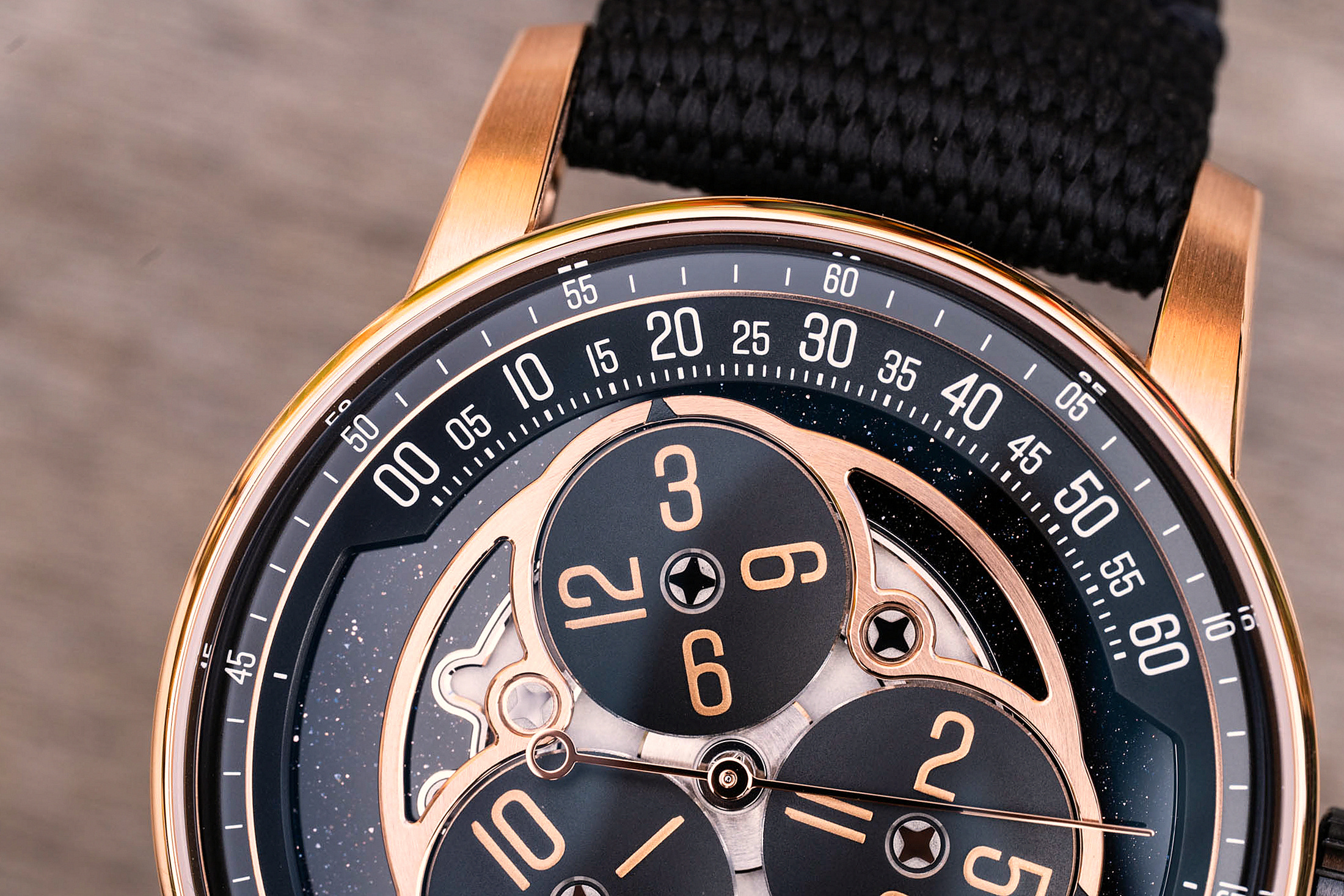 Близкий вид минутной шкалы Starwheel Rose Gold