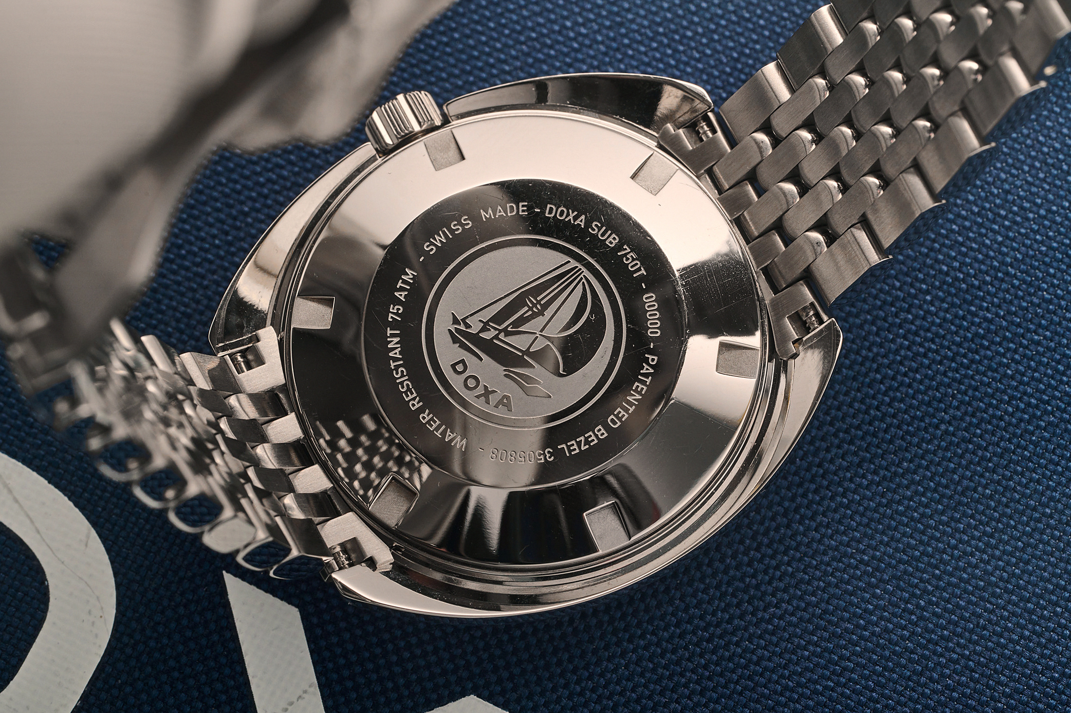 Сравнение Doxa SUB 750T и SUB 1500T